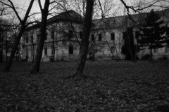 tajomná a pochmúrna...