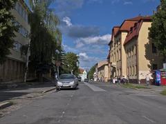 k námestiu