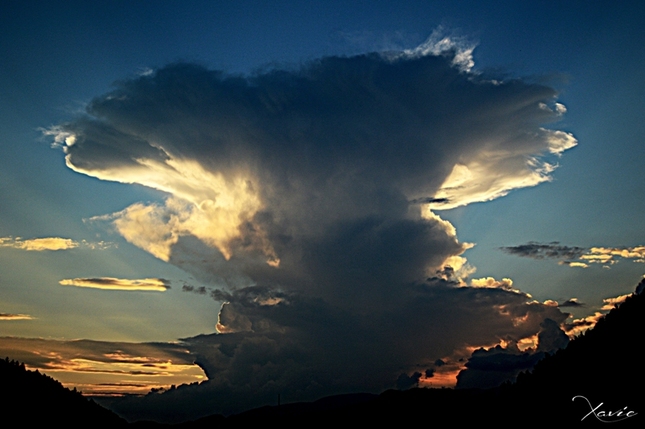 Podvečerný cumulonimbus
