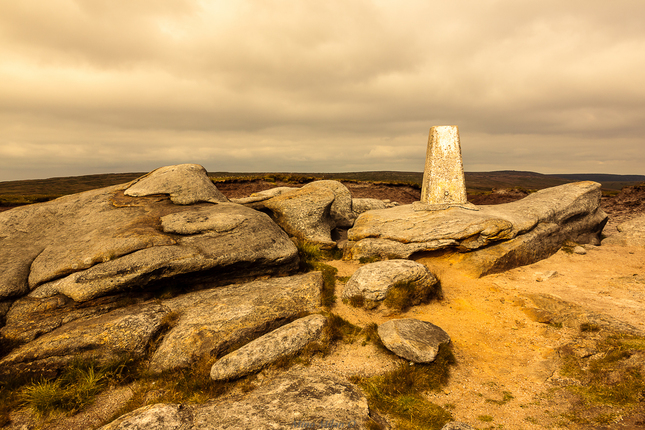 Monument ...