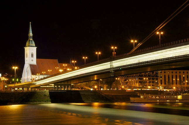 Bratislava - Novy most v noci