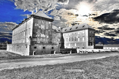 zámok...