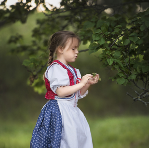 Folk girl