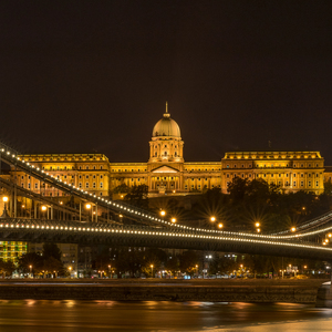 nočná Budapešť