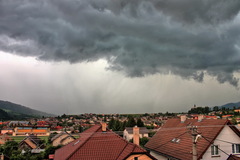 Ticho pred búrkou