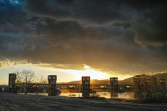 Vychádza či zapadá?