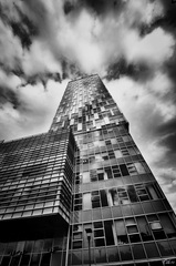 Stavba plna pekchnych zien 