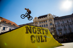 Rozbal to Bratislava!