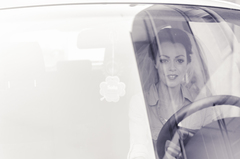 Za volantom v závoji