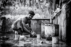 Kupelna v slume v Dhake