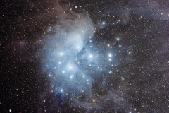 M45 - hmlovina Plejady
