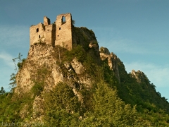 Lednický hrad v rannnom svetle
