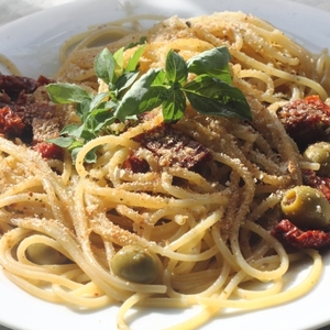 Spaghetti con pomodori secchi