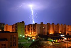 nocne divadlo nad sidliskom :)