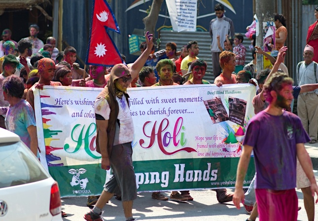 Happy Holi, Nepál - Pokhara