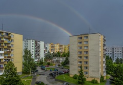 Dúha nad sídliskom
