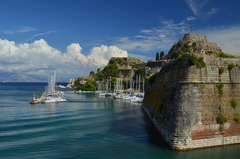 Pod ochranou pevnosti