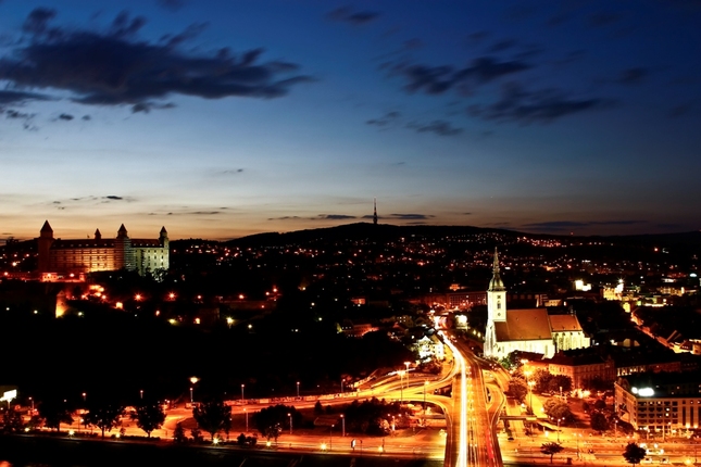 Bratislava tesne po zapade slnka