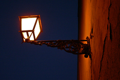 pod lampou