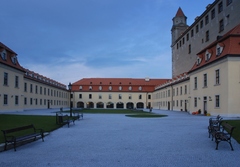 podvecer pod hradom...