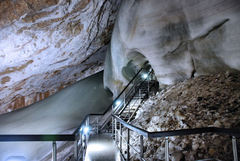 Prvý ľadový tunel