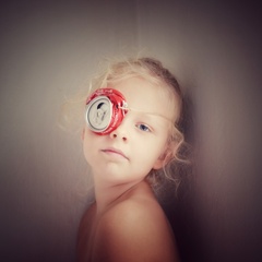 Oneeyed Coca girl