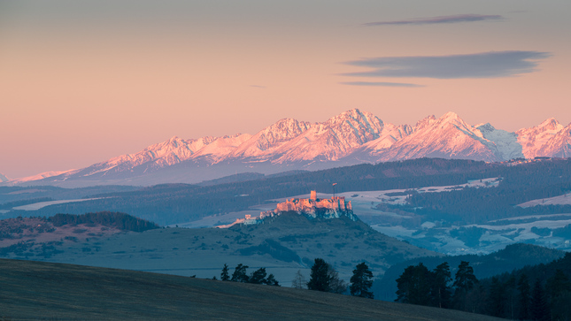 V prvých lúčoch...
