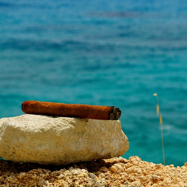 ...dobrú cigarku pri mori...