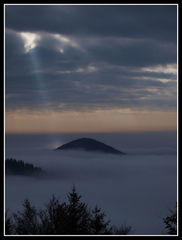Vševidiace oko nad mliekom 
