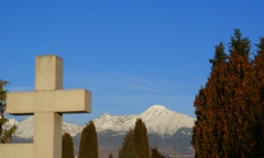 tatry z popradskeho cintorina...