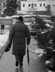 walking to old