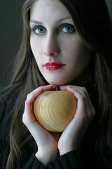 Helenka s jabĺčkom