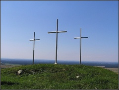 tri kríže  nad Pernekom