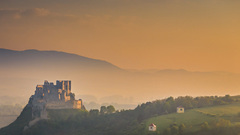 Beckovský hrad na svitaní II.