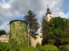 Pod hradom