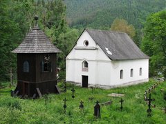 Starý kostol so zvonicou