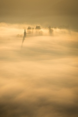 Zvony bijú nad oblakmi