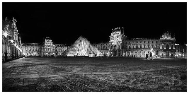 Louvre BW