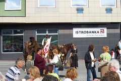 Na koňe a na jarmok