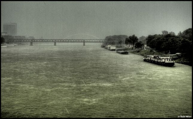 Starý most počas búrky