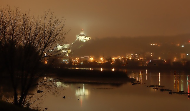 hmla padá na trenčín