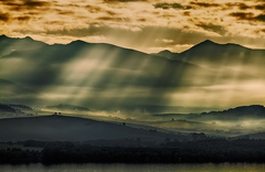 Keď lúče pretnú hmlu...