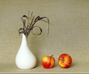 zátišie s vázou a jabĺčkami