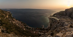 Omiš pri západe slnka