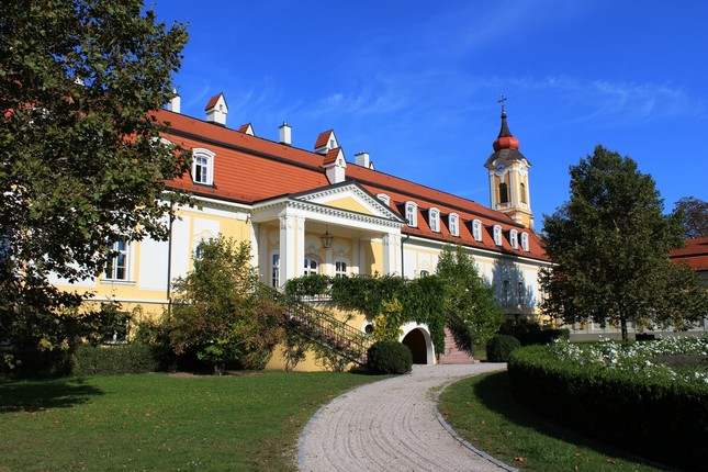 Zámocký hotel Belá......3.