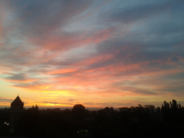 východ slnka z môjho okna :-)