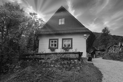 domček pod kopcom