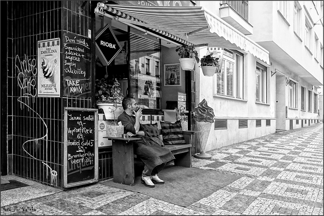 fajčpauza na čerstvom vzduchu