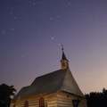 Dřevěné kostely v noci