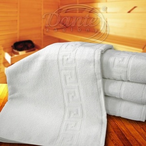 Bílý hotelový ručník